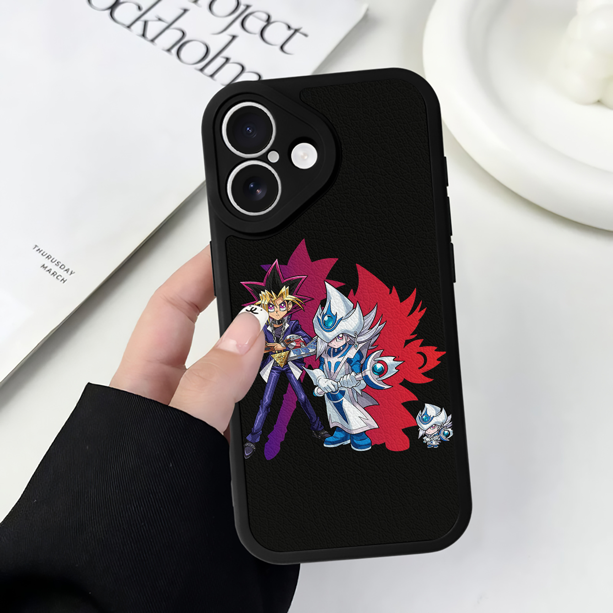 （画像用） 遊☆戯☆王 Yu-Gi-Oh! 【iPhone 16シリーズ対応】シリコンスマホケース（レザー調） 材質：シリコン